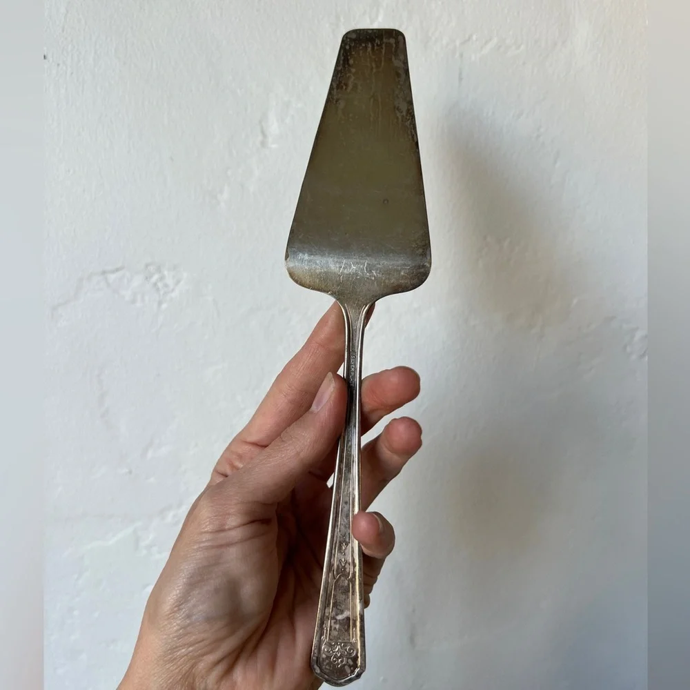 Antique vintage silver plate cake pie server serveware serve-ware